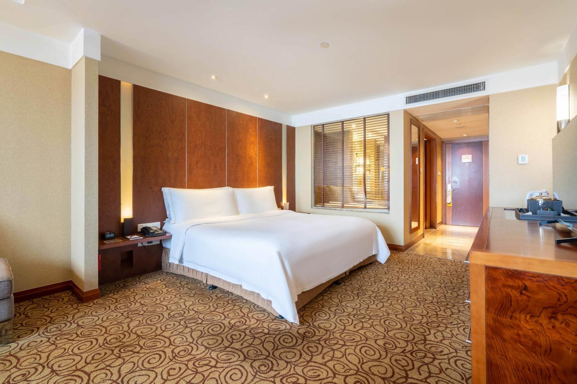 Dekin Hotel Chongqing Jiefangbei Exterior photo