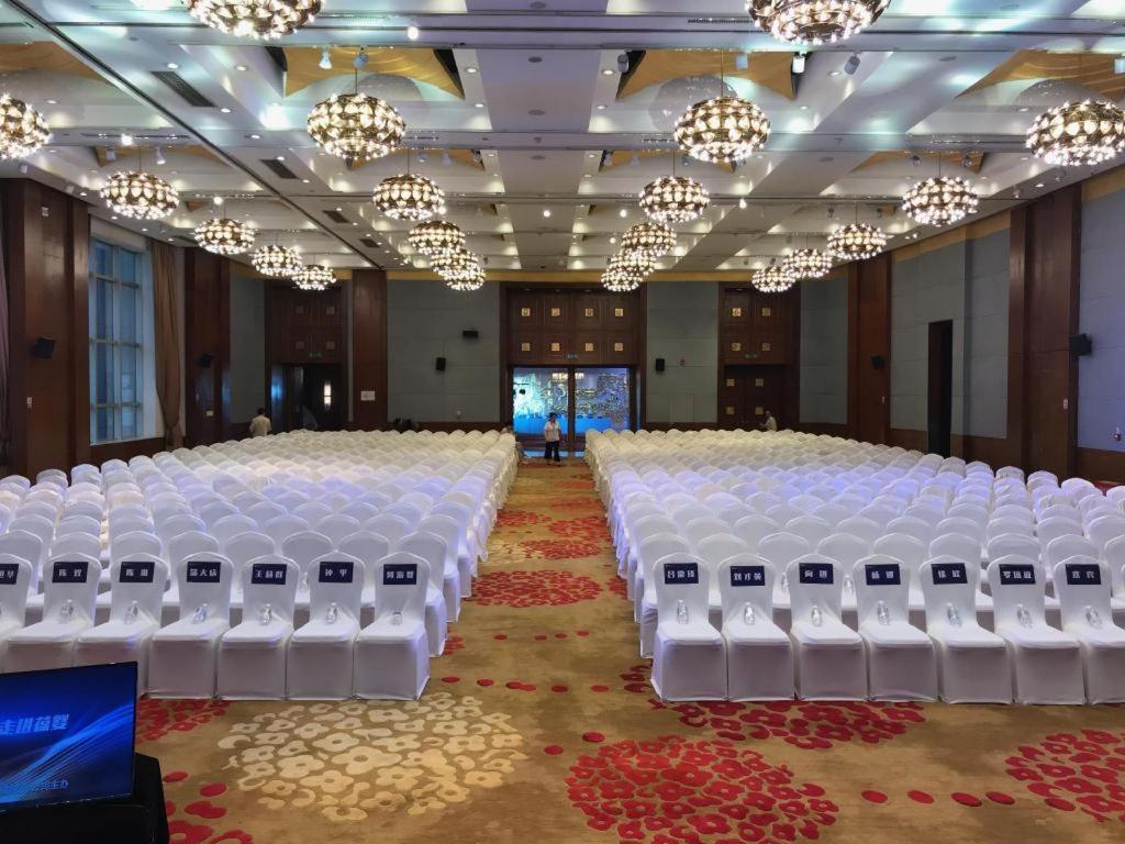 Dekin Hotel Chongqing Jiefangbei Exterior photo