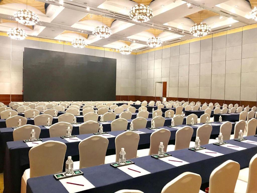 Dekin Hotel Chongqing Jiefangbei Exterior photo