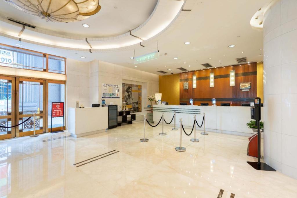 Dekin Hotel Chongqing Jiefangbei Exterior photo
