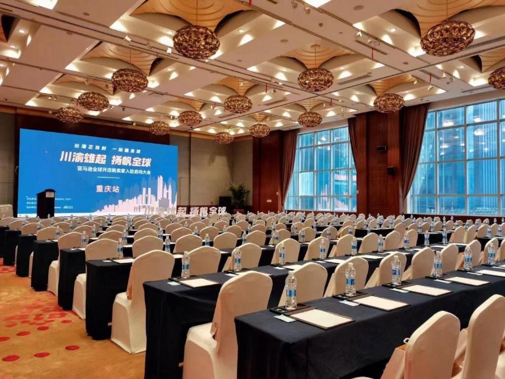 Dekin Hotel Chongqing Jiefangbei Exterior photo
