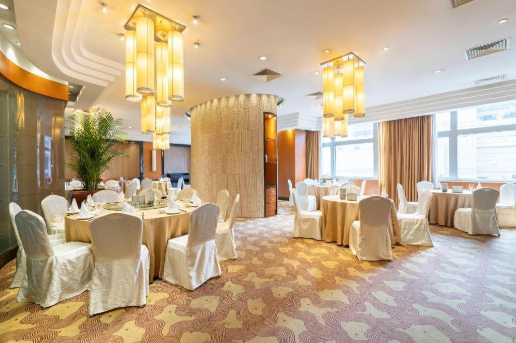 Dekin Hotel Chongqing Jiefangbei Exterior photo
