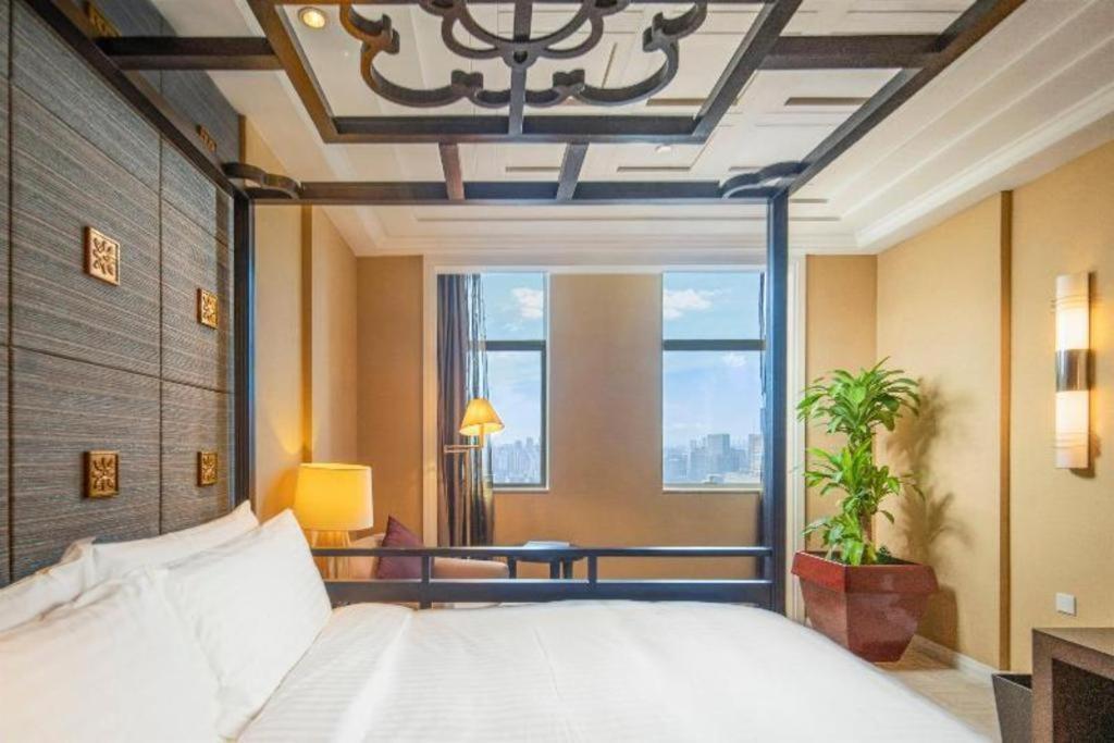 Dekin Hotel Chongqing Jiefangbei Exterior photo